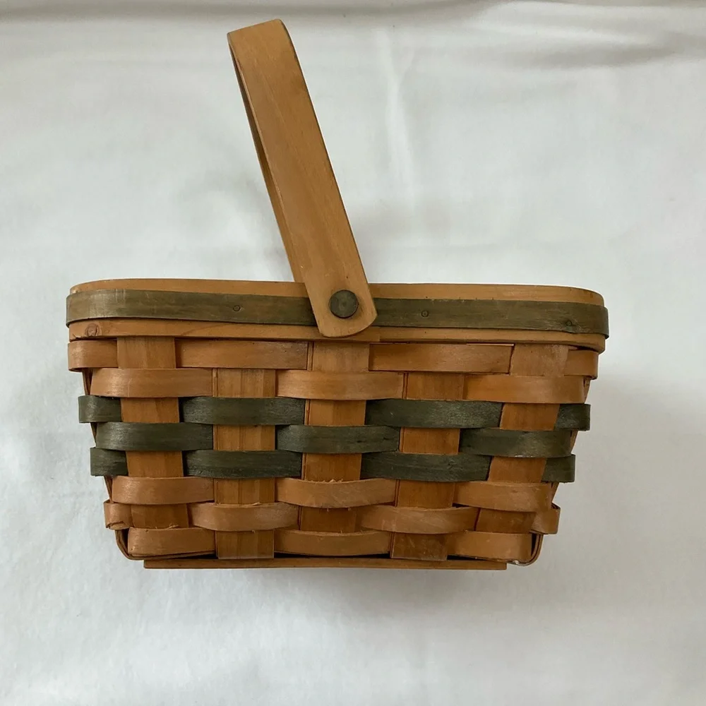 Vintage Country Woven Collection Grand Basket W/ Handle
